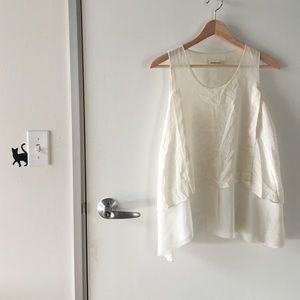 Elegant silkywhite top
