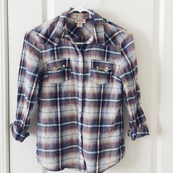 SOLD ✨ Plaid Flannel - Picture 1 of 3