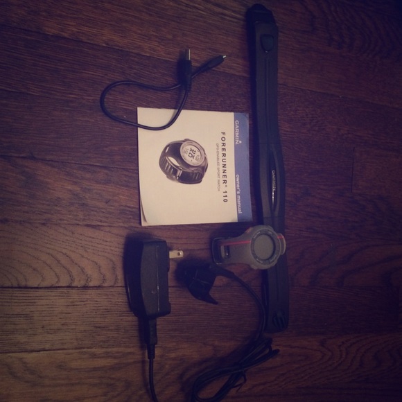 NEW  Garmon Forerunner 110 women's watch!