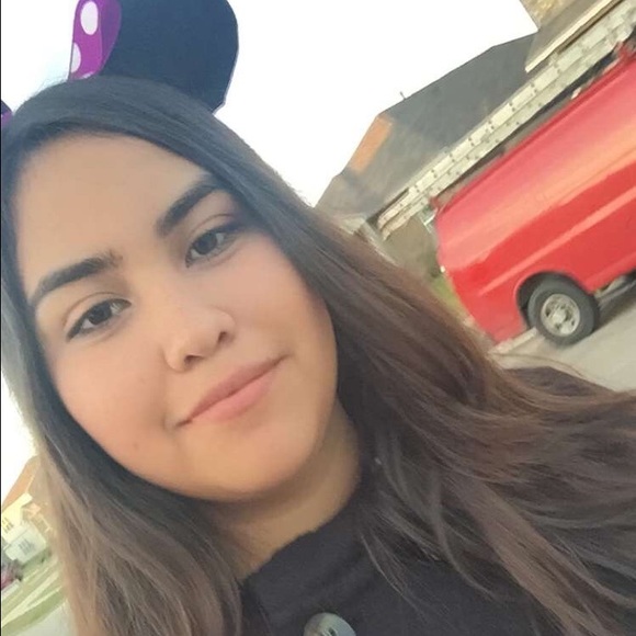 Meet your Posher, Lesly