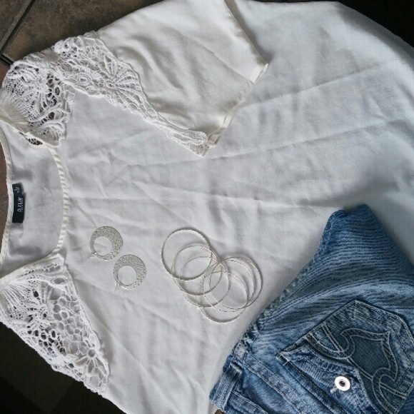 Cream Chiffon and Lace Blouse - Picture 1 of 4