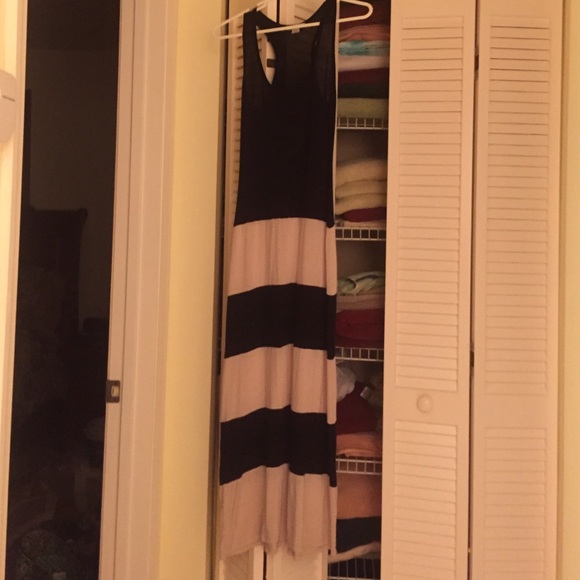 MAXI DRESS! - Picture 2 of 4