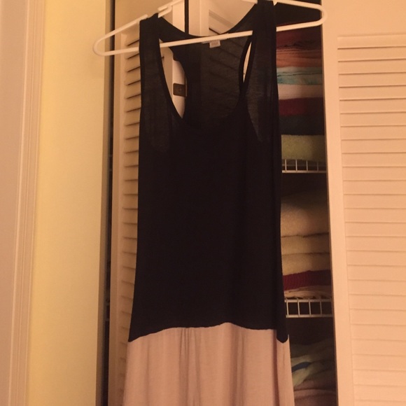 MAXI DRESS! - Picture 3 of 4