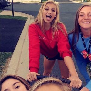 Meet your Posher, Izzy