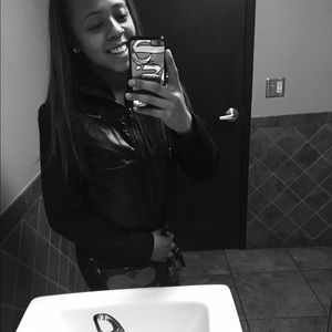 Meet your Posher, Kayla