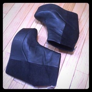 Two-tone platform wedge boot