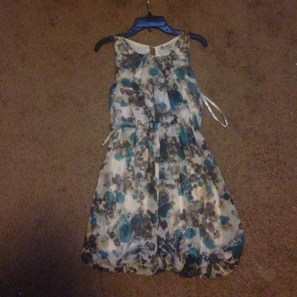 Curvy flower dress - Picture 2 of 3