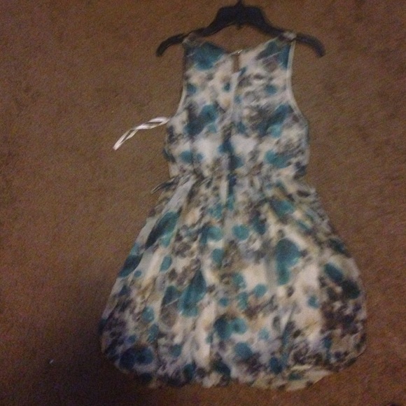 Curvy flower dress - Picture 3 of 3
