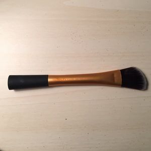 real techniques foundation brush
