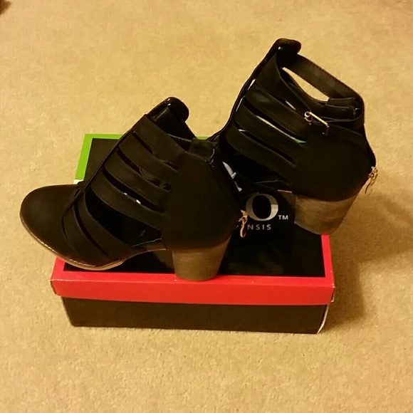 Black shoe boots size 10 (NWOT) never worn.