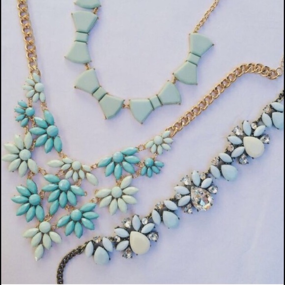 Crystal Statement Necklace ✨ - Picture 2 of 3