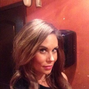 Meet your Posher, Hilarie