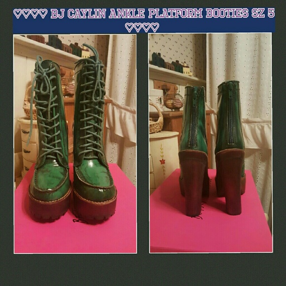 💣SOLD💥🌈 Betsey Johnson Caylin Green Ankle Boots - Picture 2 of 4
