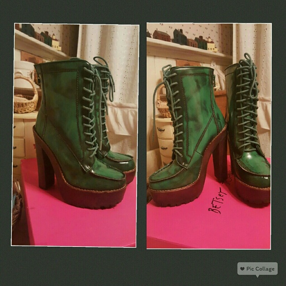 💣SOLD💥🌈 Betsey Johnson Caylin Green Ankle Boots - Picture 4 of 4