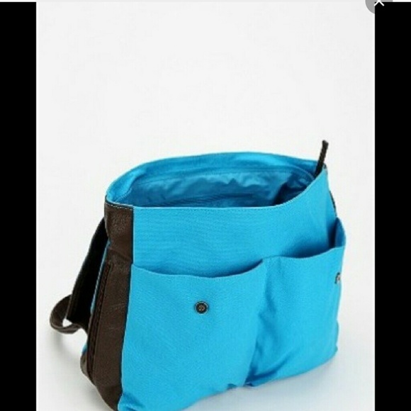 ✨ SOLD ✨ Cooperative Flap-Front Square Backpack - Picture 3 of 3