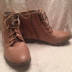 Tan Leather Ankle-high Booties