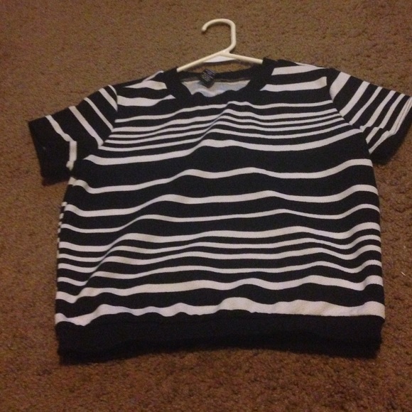 Crop top - Picture 1 of 2