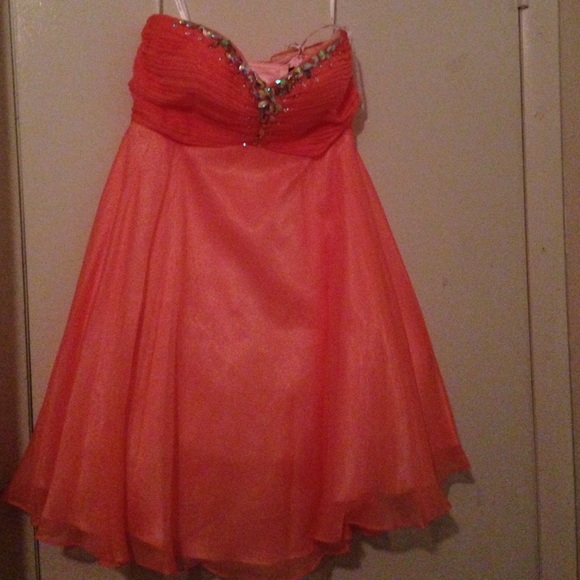 Coral pink strapless homecoming/prom dress