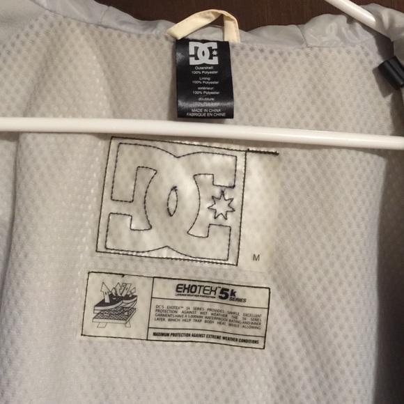DC Snowboarding jacket - Picture 3 of 4
