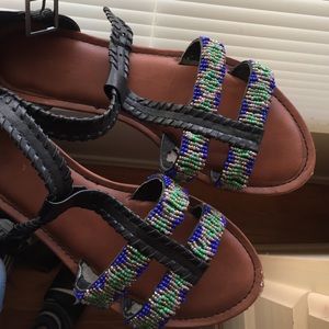 Cute mutli color with black strap sandals!