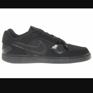 Women's nike sneakers