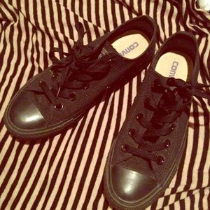 Converse-All black