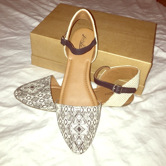 New Lucky Brand Aztec Flats with Strap - Picture 1 of 1
