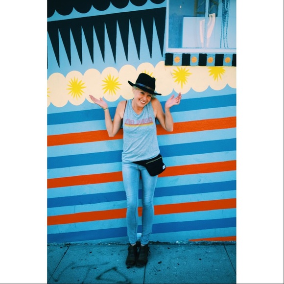 Meet your Posher, Heather - Picture 3 of 3