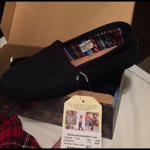 BLACK TOMS. NEVER WORN