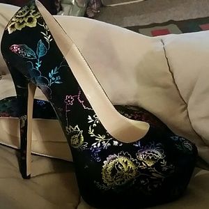 Brand new multicolored flower pumps