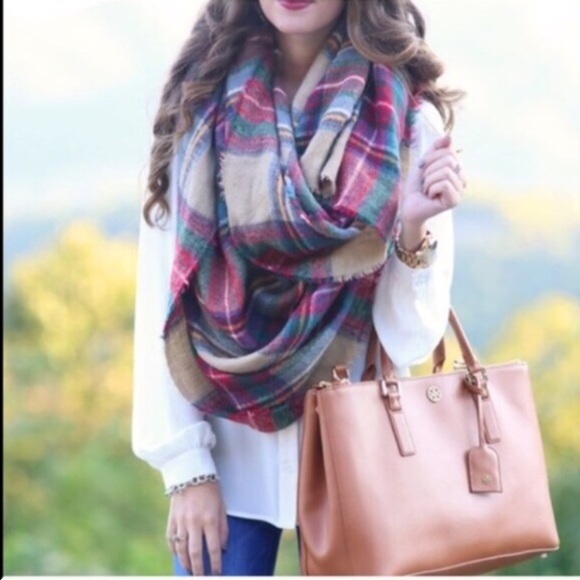 Lowest Blanket Scarf - Picture 3 of 4