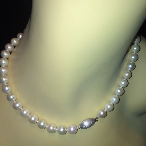 Real Pearl Necklace 47 pearls 8-8.5mm & Diamonds - Picture 3 of 4