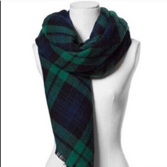 Green Blanket Scarf - Picture 2 of 4