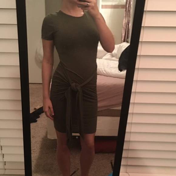 Dresses & Skirts - Sexy green bodycon dress with waist tie