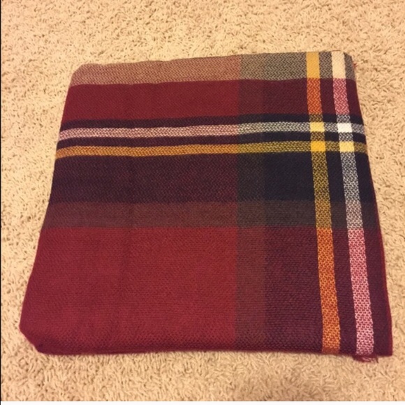 Maroon Black Blanket Scarf - Picture 3 of 4