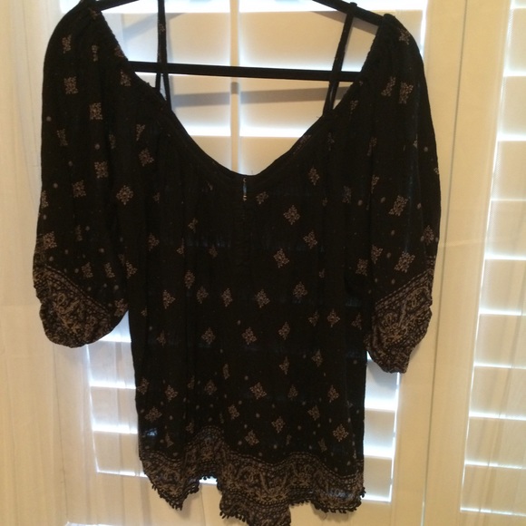 🚫SOLD‼️Never worn, urban outfitters blouse