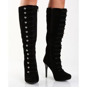 Military-inspired boot 👢