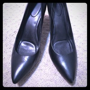 Point toe Calvin Klein black heels