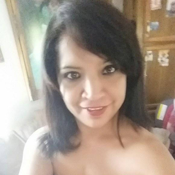 Meet your Posher, Emilia