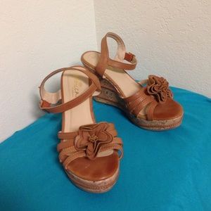 Flower wedges
