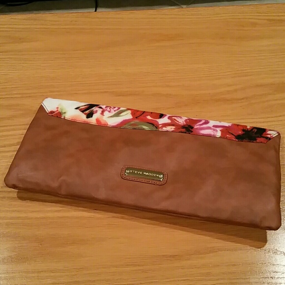 NWOT! Steve Madden Clutch - Picture 2 of 4