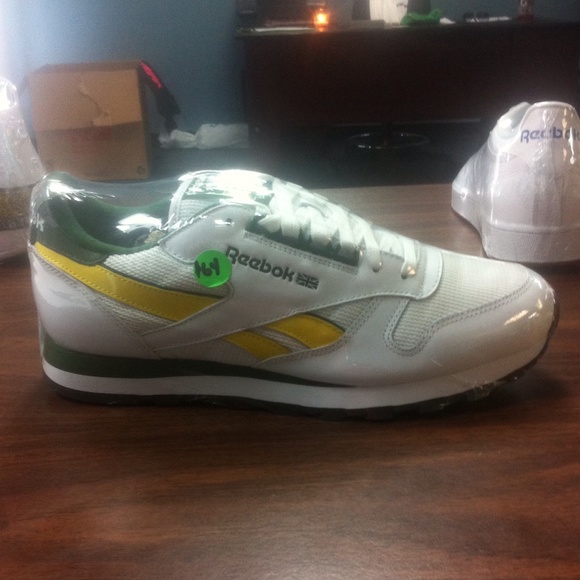 Reebok Classic - Picture 1 of 1