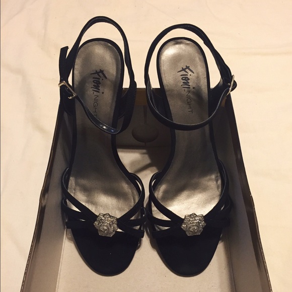 Simple Black Heels - Picture 1 of 2