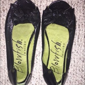 NWT blow fish flats