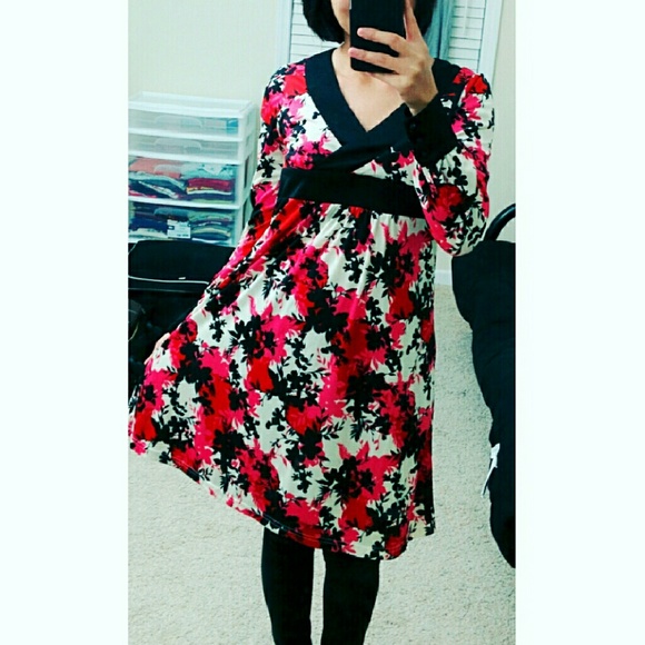 Dresses & Skirts - NWOT Floral Kimono Dress🎉2x HP🎉