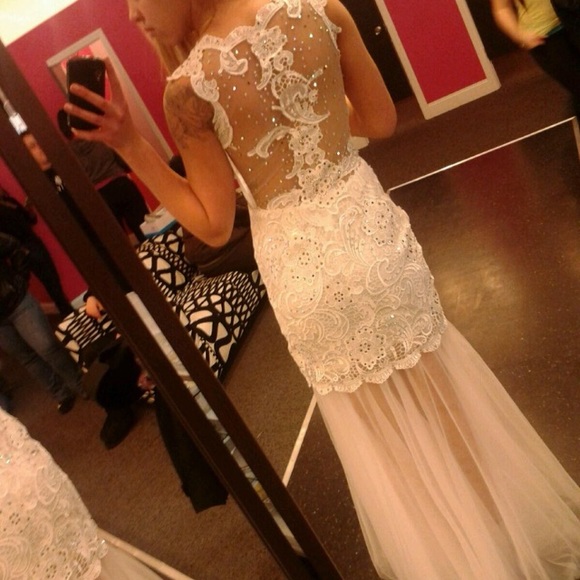 PERFECT PROM DRESS!! - Picture 2 of 4