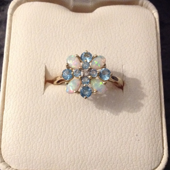 Set of 3 - Ring, Necklace and Earrings - 10K gold