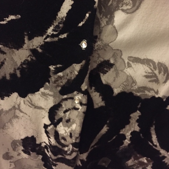 Black and White Express Sweater - Picture 4 of 4
