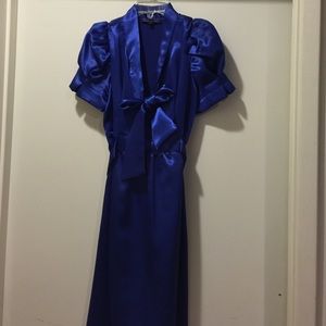 Betsy Johnson V neck tie front dress
