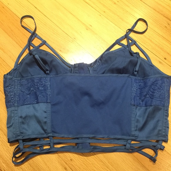 Bebe strap detail crop cami - Picture 3 of 4